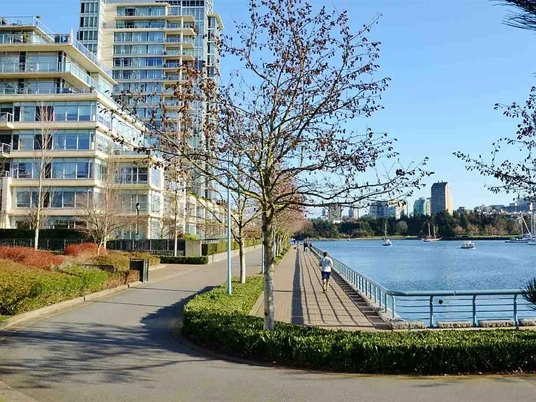 33 Smithe St #801 — Photo 19