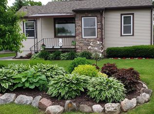 4431 S 45th St, Greenfield, WI 53220