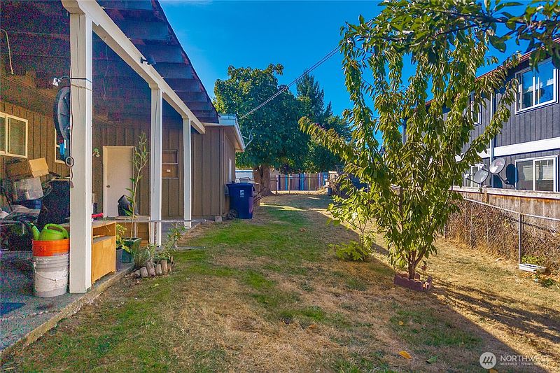 4th image of 1561 S 35th Street