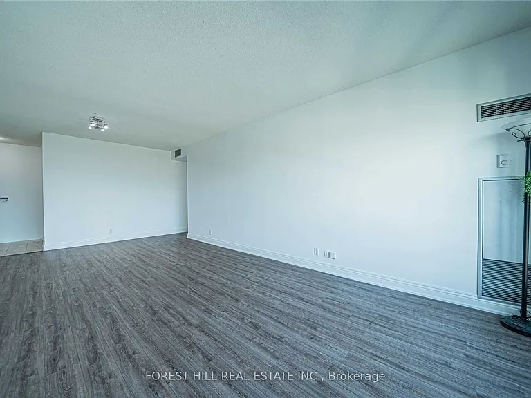 18 Lee Centre Dr #Penthouse 109 — Photo 12