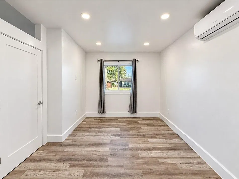 7819 Sedan Ave