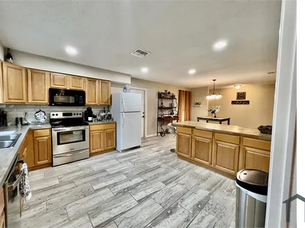 13806 Woodbreeze St, San Antonio, TX 78217