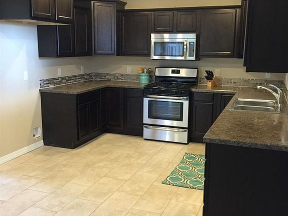 3rd image of 617 W Yucca Ave