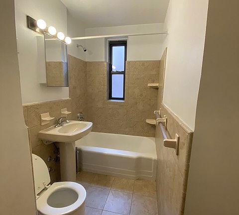 4th image of 110 Bank St #5K