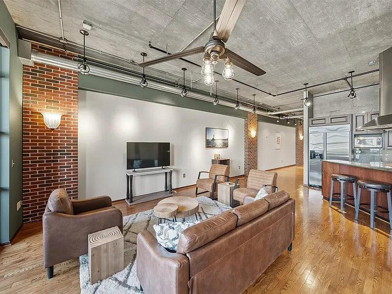 505 Bastrop St #402 — Photo 11