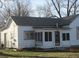 204 S Locust St, Appleton City, MO 64724