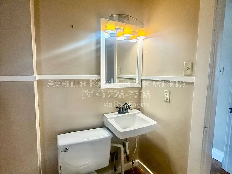 240 W Essex Ave — Photo 11