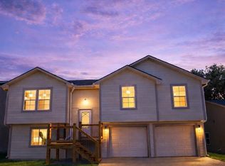1307 NE Sequoia Ct, Oak Grove, MO 64075