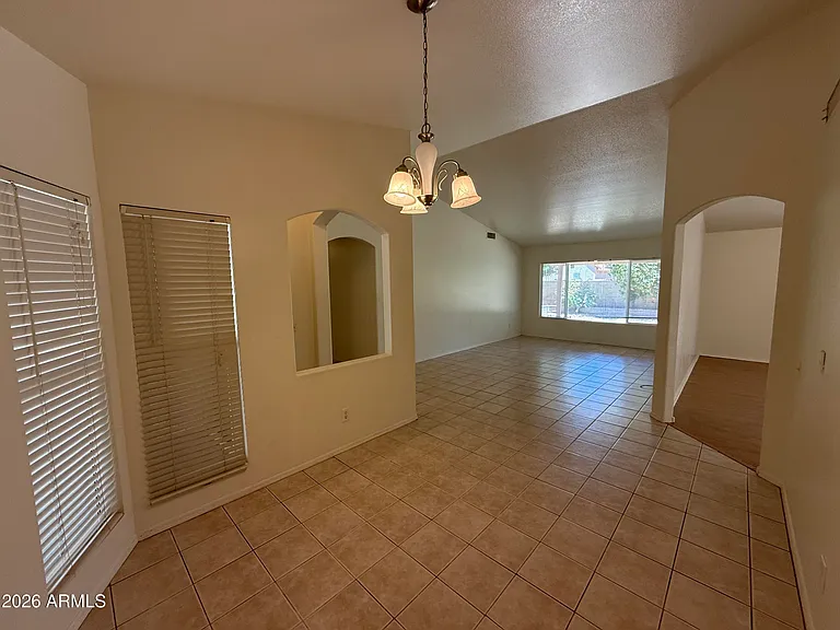 505 W Sereno Dr — Photo 5