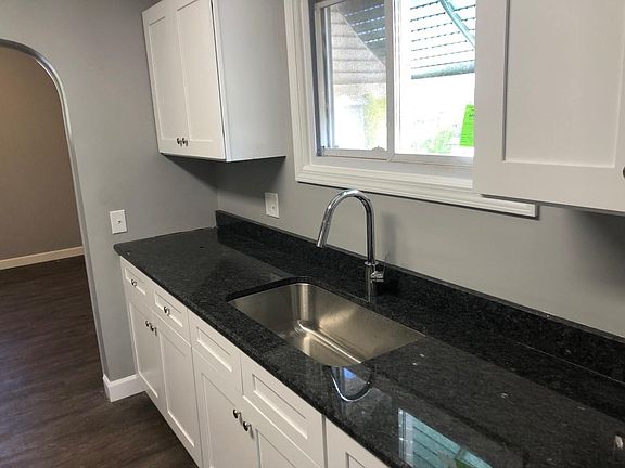4th image of 812 Cleophus Pkwy