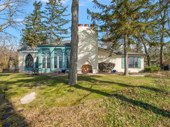 5876 Dunham Ln, Stevensville, MI 49127