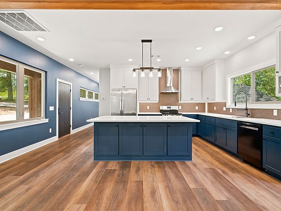 3rd image of 23 Topcliffe Ln