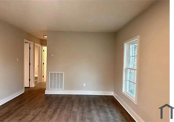 4th image of 200 Prevatte St Unit 202