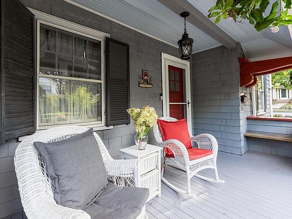 4th image of 124 Prescott St