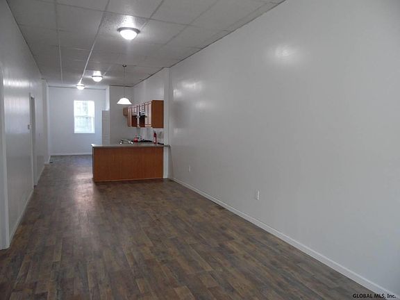 4th image of 104 Park Ave