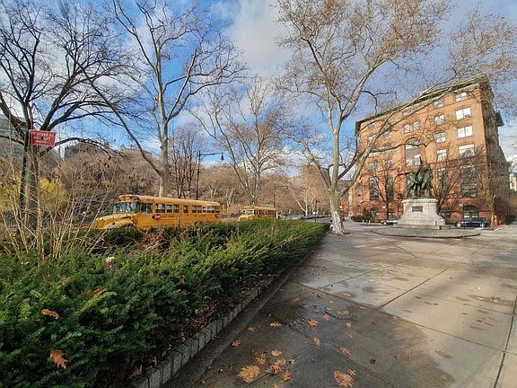 3rd image of 320 Manhattan Ave APT 65