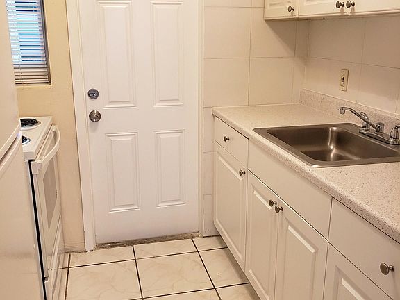 4th image of 1135 Euclid Ave APT 9