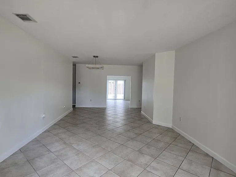 15826 SW 138th Ter — Photo 8