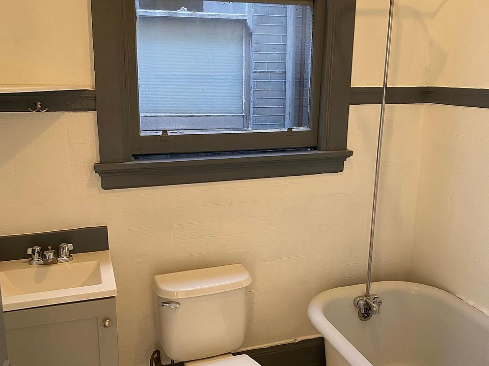 1st image of 107 Collingwood St #8