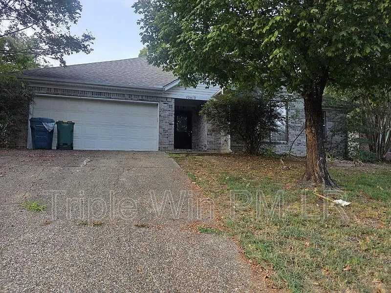 3 bed, 2.0 bath, 1693 sqft, $1,950 — Photo 2