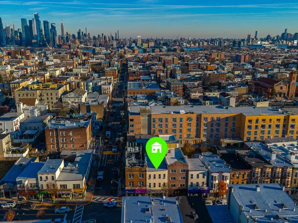 910 Summit Avenue image 3 of 15