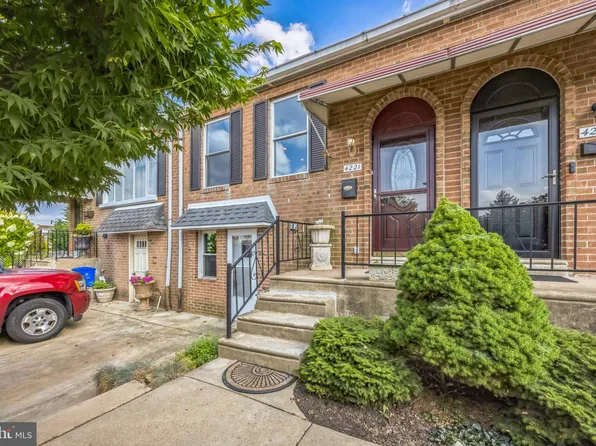 4221 Chalfont Pl, Philadelphia, PA 19154
