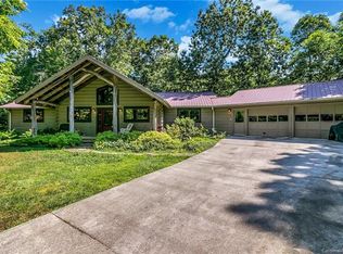 2 Saddle Top Rd, Flat Rock, NC 28731