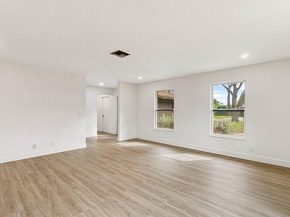 3rd image of 4679 Dolphin Drive