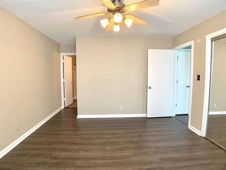 511 Mallory Dr — Photo 12