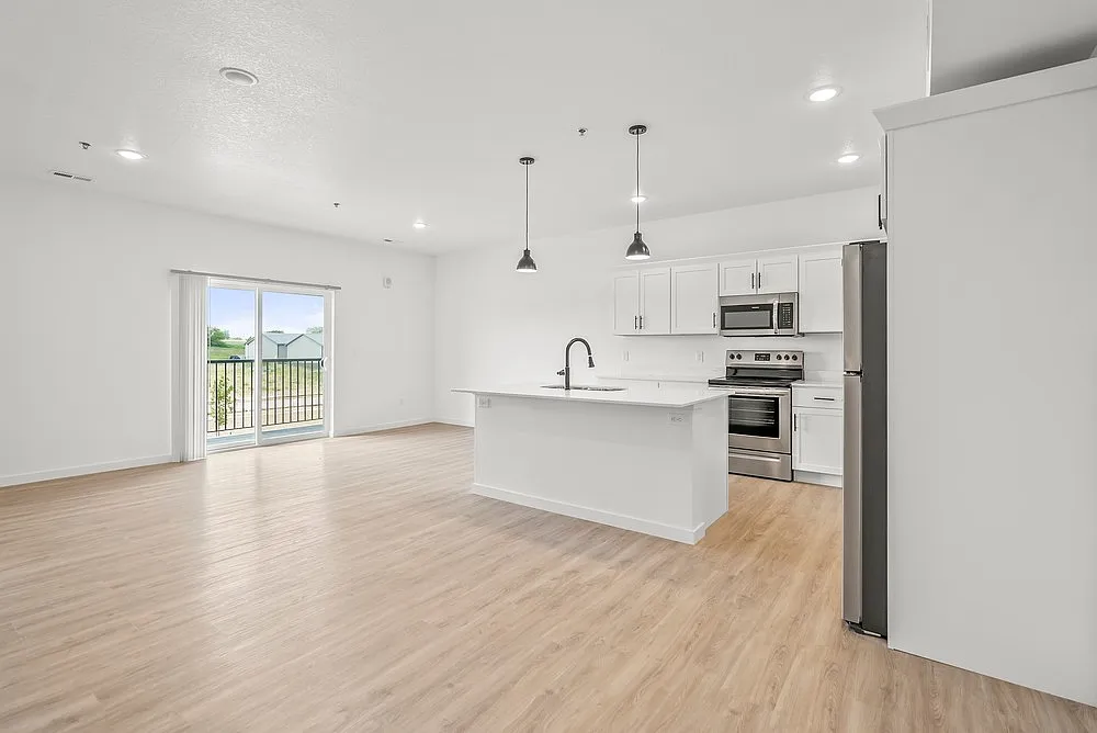2 bed, 2.5 bath, 1200 sqft, $1,800 — Photo 1