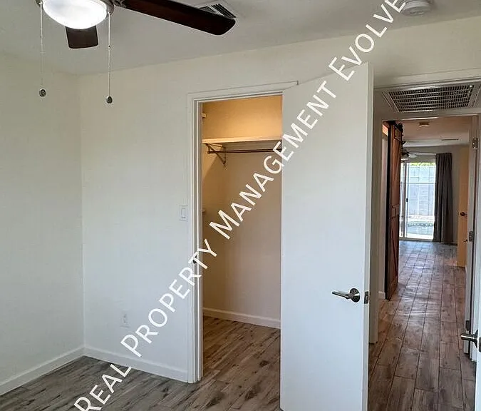 3914 E Surrey Ave — Photo 15