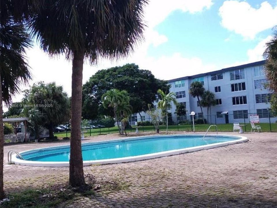 2nd image of 441 NE 195th St APT 307