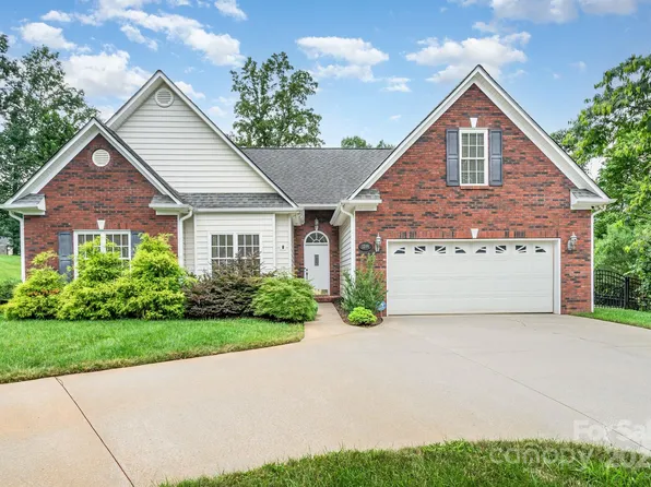 1319 N Main St, Lowell, NC 28098