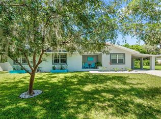1050 N Magnolia Cir, Eustis, FL 32726