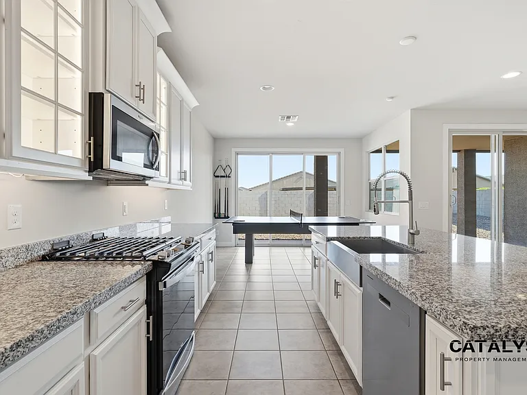 6926 W Winston Dr — Photo 24