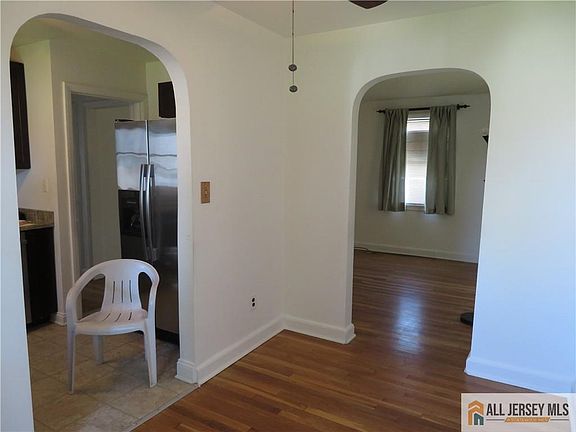 5th image of 52 Avenel St