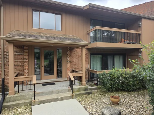 8090 Garfield Ave APT 3-1, Burr Ridge, IL 60527