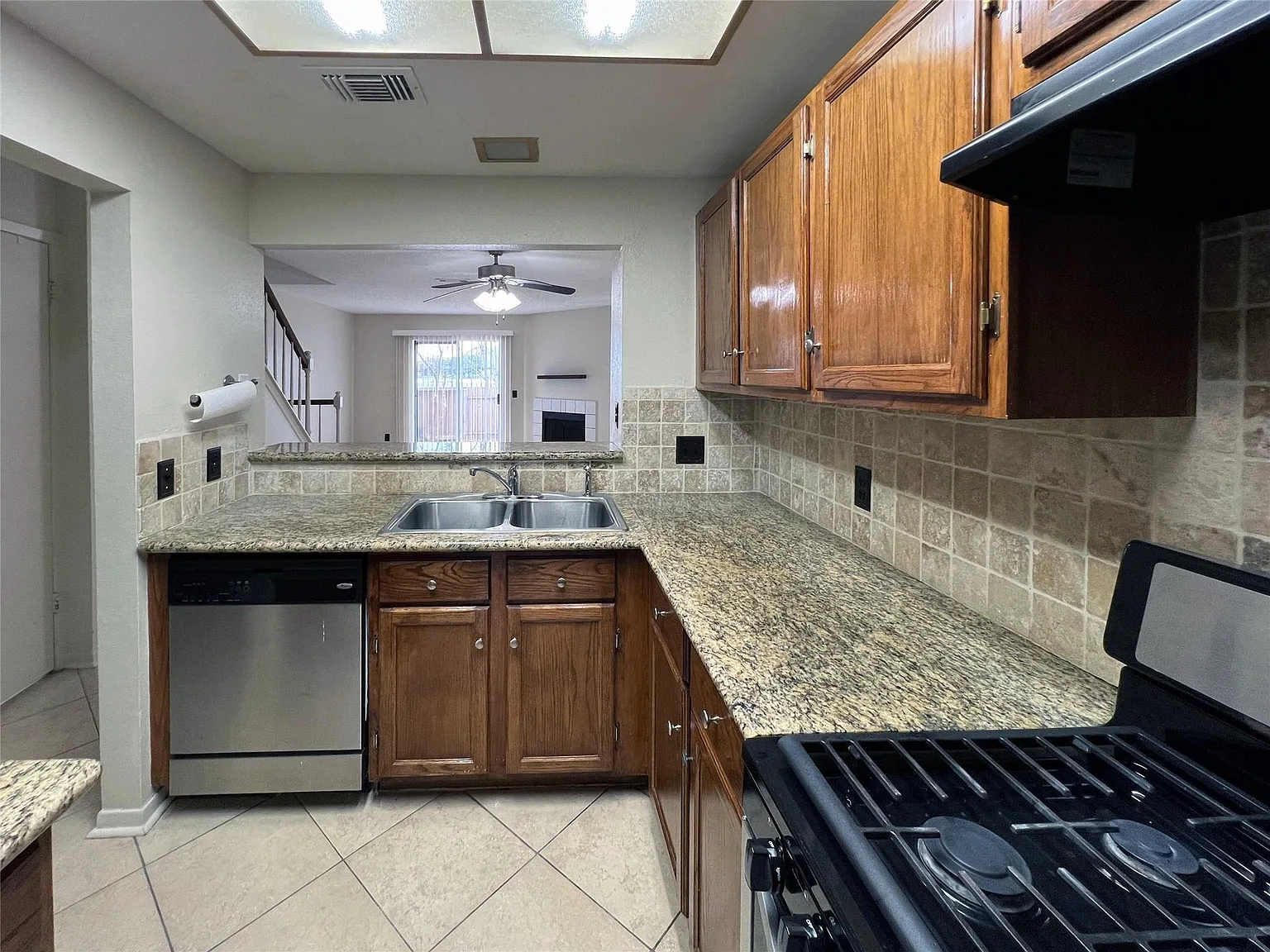 2 bed, 2.5 bath, 1080 sqft, $1,750 — Photo 4