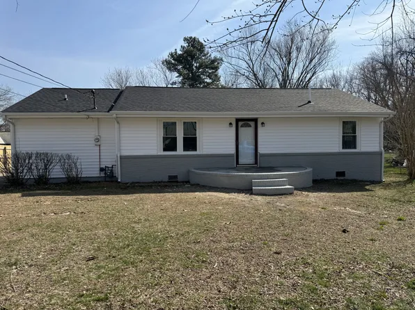 28 W Point Dr, Fayetteville, TN 37334