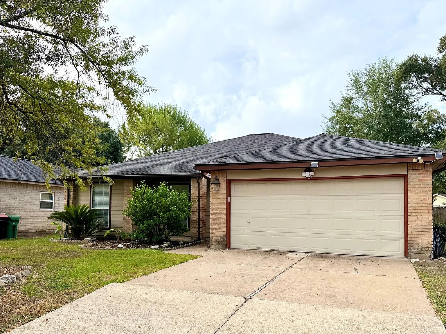 3 bed, 2.0 bath, 1414 sqft, $2,000 — Photo 3