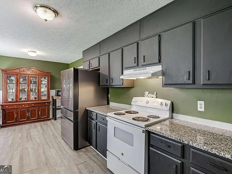 2193 Kings Forest Dr SE — Photo 4