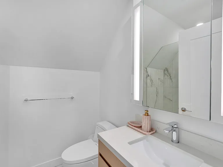 957 Nicola St #201 — Photo 22