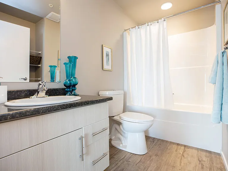 1020 Dufferin Ave E — Photo 14