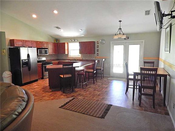 4th image of 36914 Foxglove Ave