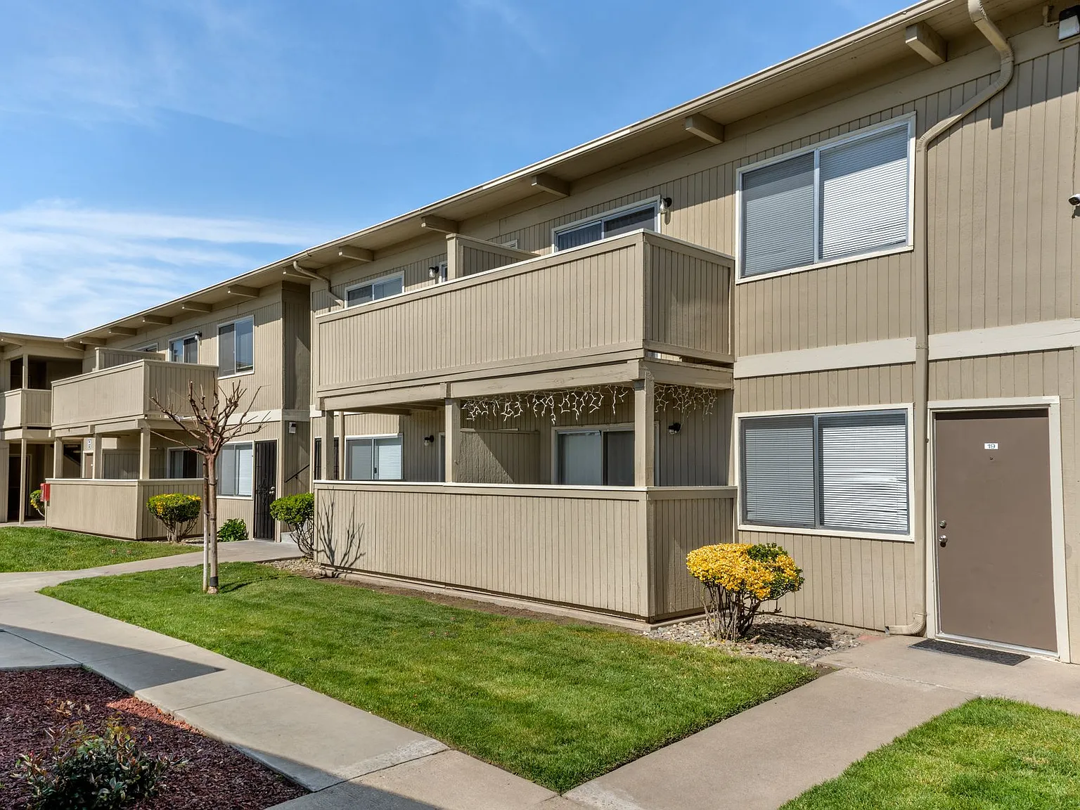 Stardust Villa Apartments — Photo 3