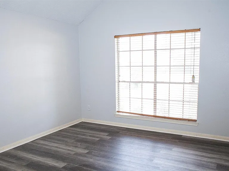 6223 Newbury Dr — Photo 22