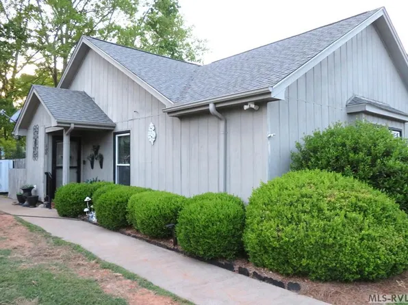 600 Becker Colony Dr, Roanoke Rapids, NC 27870