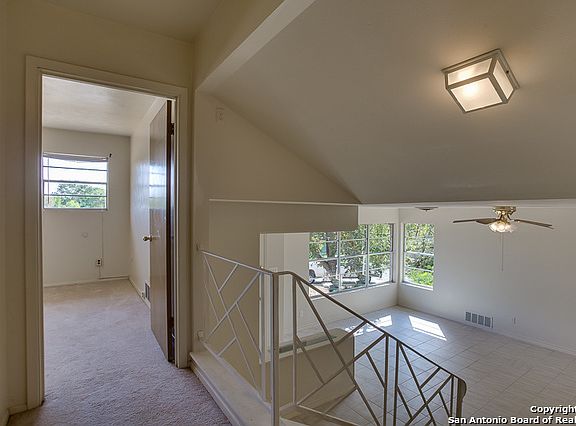 5th image of 900 Redbud Ln N