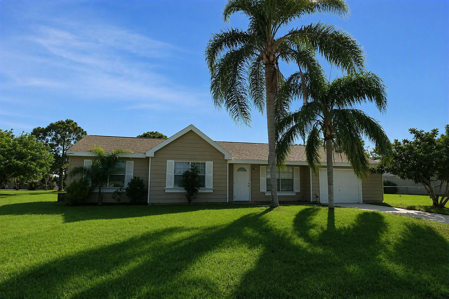 4 bed, 2.0 bath, 1362 sqft, $2,280 — Photo 1