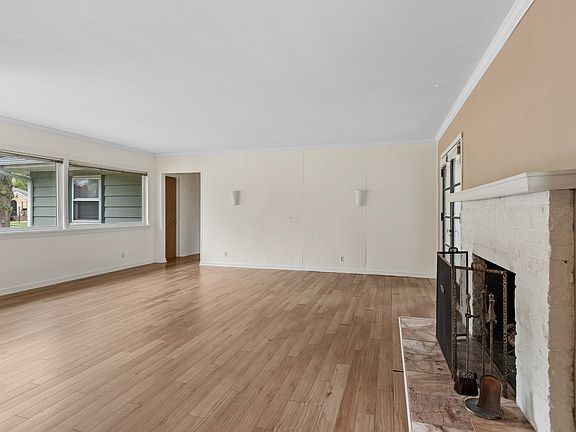 5th image of 143 S Buell Ave